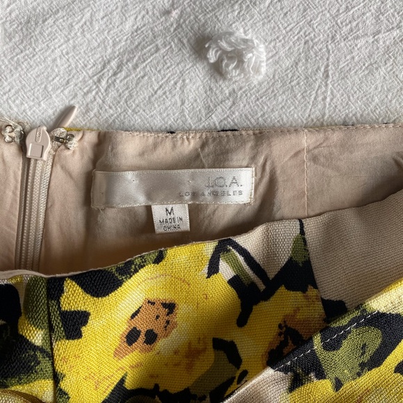 JOA Yellow and Creme Flower Tie Shorts - Picture 2 of 4